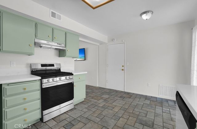 1712 Woodbridge, Palmdale, CA 93550