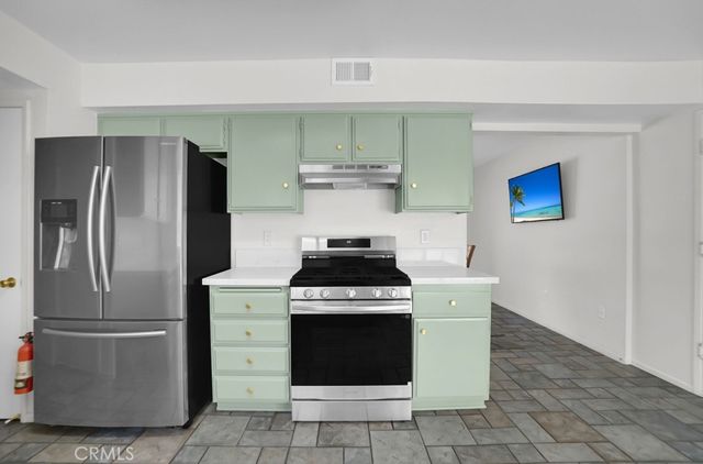 1712 Woodbridge, Palmdale, CA 93550