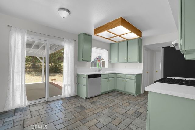 1712 Woodbridge, Palmdale, CA 93550