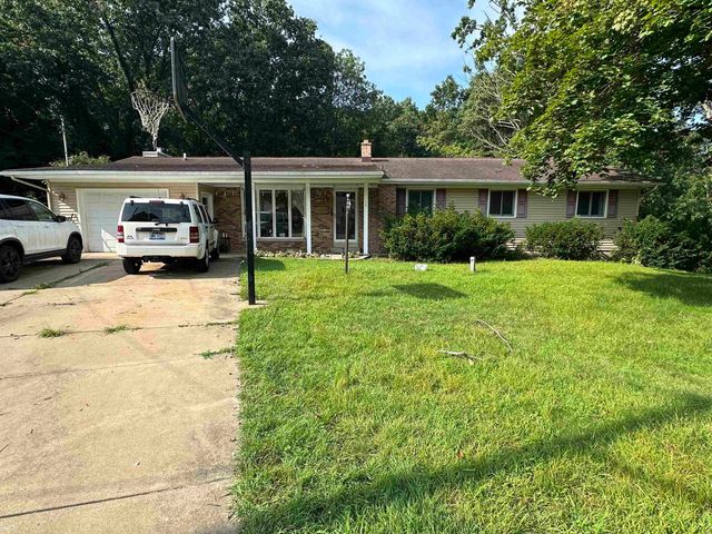 228 Indian Road, Pennfield, MI 49017