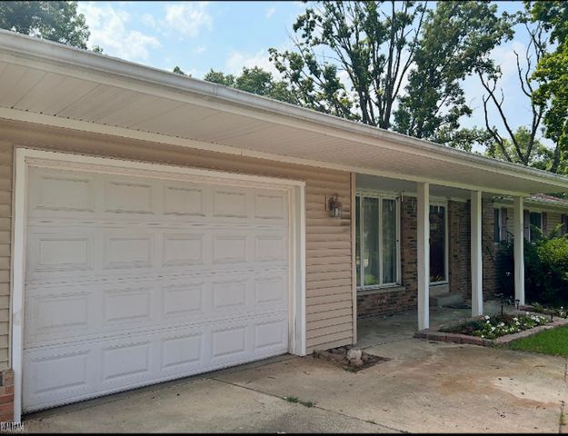 228 Indian Road, Pennfield, MI 49017