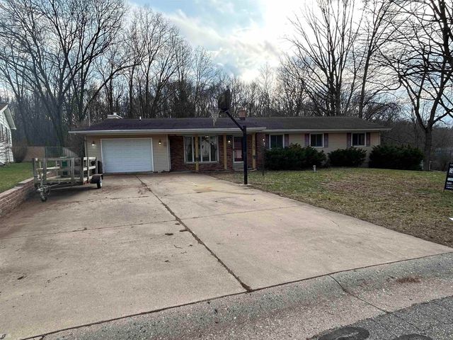 228 Indian Road, Pennfield, MI 49017