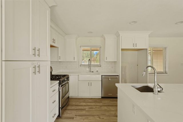 712 Peach St, Lodi, CA 95242