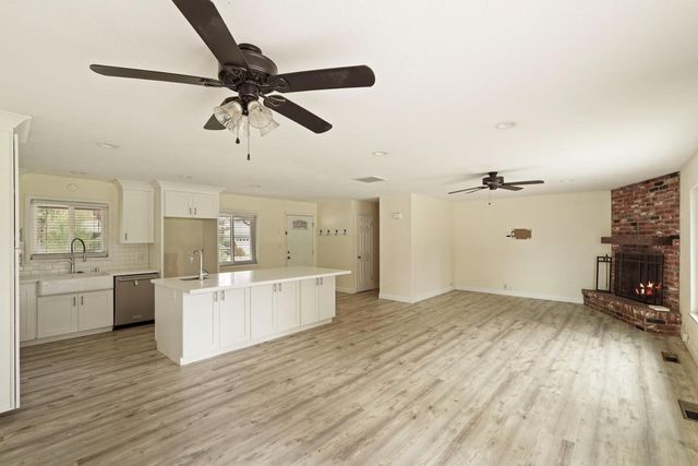 712 Peach St, Lodi, CA 95242