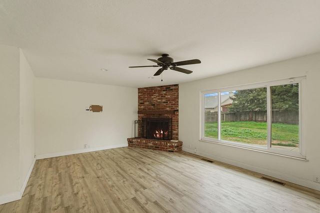 712 Peach St, Lodi, CA 95242