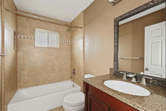 712 Peach St, Lodi, CA 95242