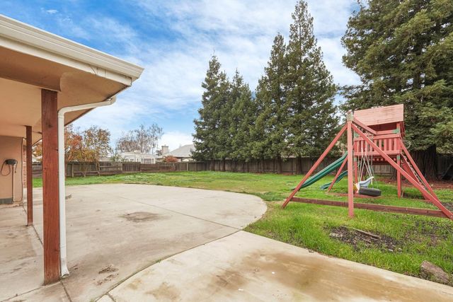 712 Peach St, Lodi, CA 95242