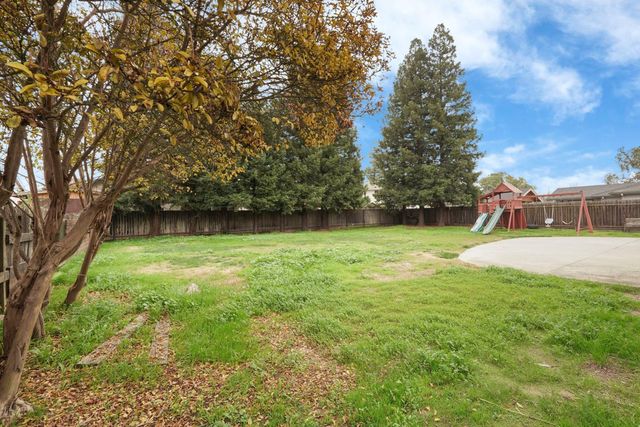 712 Peach St, Lodi, CA 95242