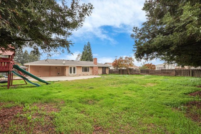 712 Peach St, Lodi, CA 95242