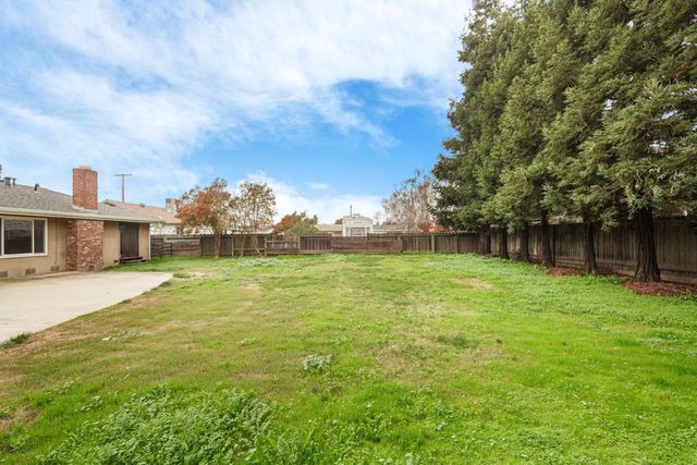 712 Peach St, Lodi, CA 95242