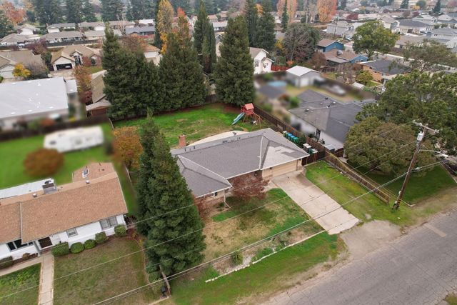 712 Peach St, Lodi, CA 95242