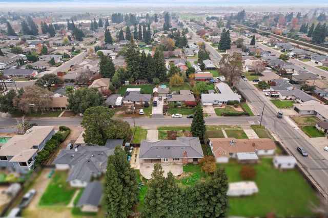 712 Peach St, Lodi, CA 95242