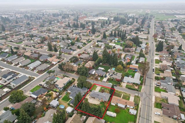 712 Peach St, Lodi, CA 95242