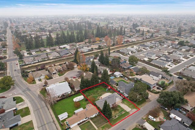 712 Peach St, Lodi, CA 95242