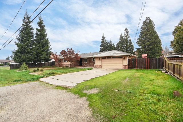 712 Peach St, Lodi, CA 95242