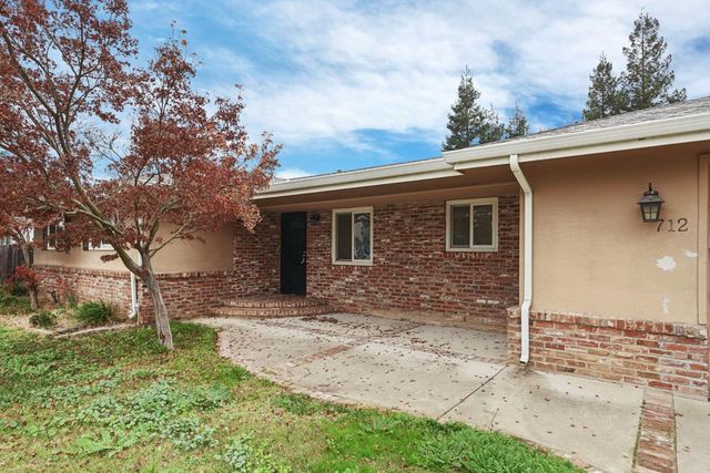 712 Peach St, Lodi, CA 95242