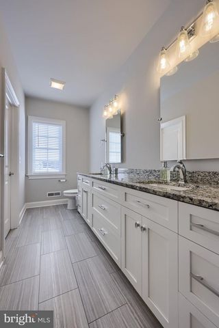 512 E DELP RD, Lancaster, PA 17601