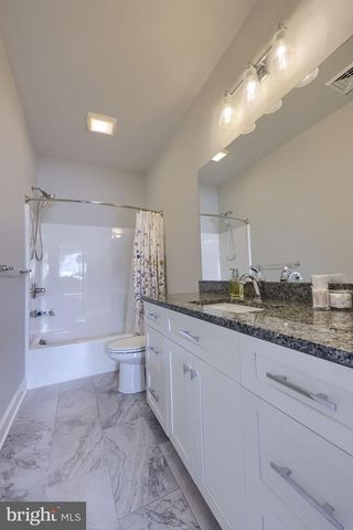 512 E DELP RD, Lancaster, PA 17601
