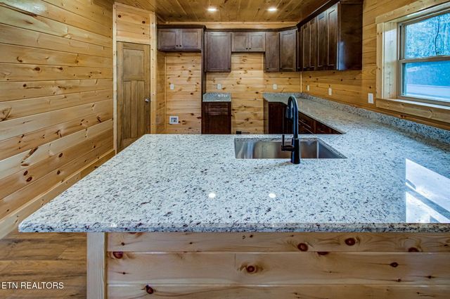 1821 Pinestand Ridge Way, Sevierville, TN 37862