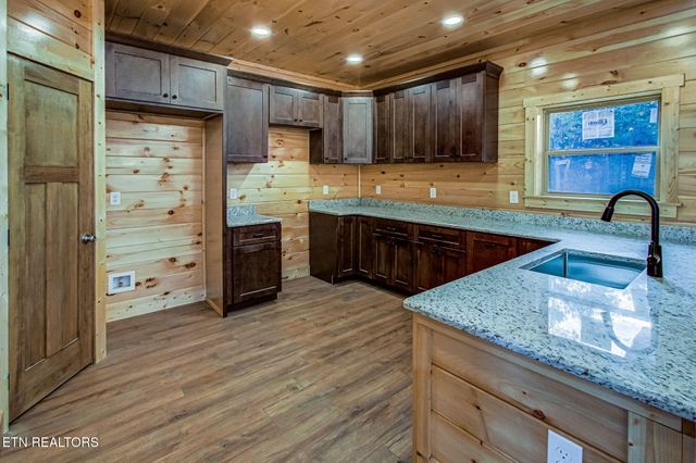 1821 Pinestand Ridge Way, Sevierville, TN 37862