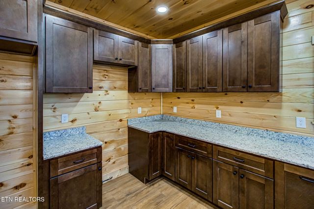 1821 Pinestand Ridge Way, Sevierville, TN 37862