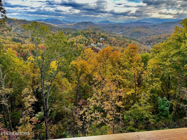 1821 Pinestand Ridge Way, Sevierville, TN 37862