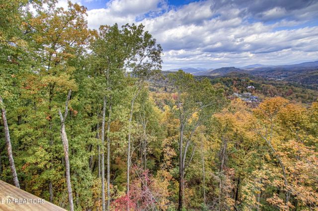 1821 Pinestand Ridge Way, Sevierville, TN 37862