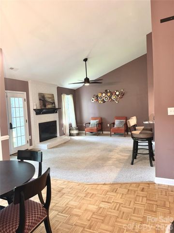 4015 Thistledown Court 8, Charlotte, NC 28269