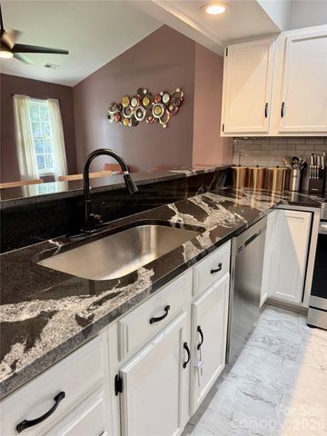 4015 Thistledown Court 8, Charlotte, NC 28269