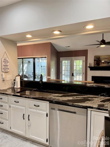 4015 Thistledown Court 8, Charlotte, NC 28269