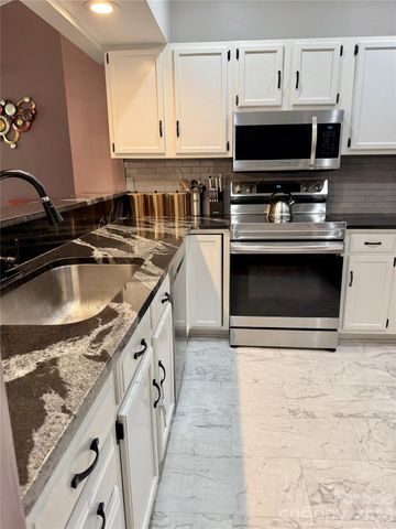 4015 Thistledown Court 8, Charlotte, NC 28269
