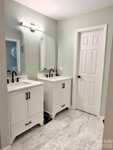 4015 Thistledown Court 8, Charlotte, NC 28269