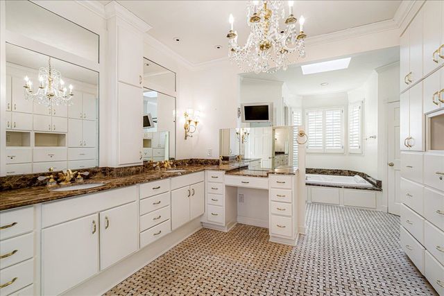 335 N RIVER OAKS RD, Memphis, TN 38120