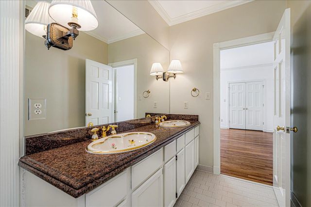 335 N RIVER OAKS RD, Memphis, TN 38120