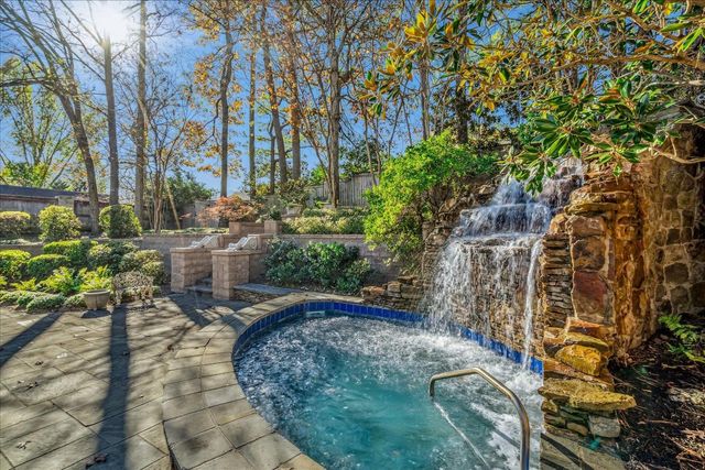 335 N RIVER OAKS RD, Memphis, TN 38120