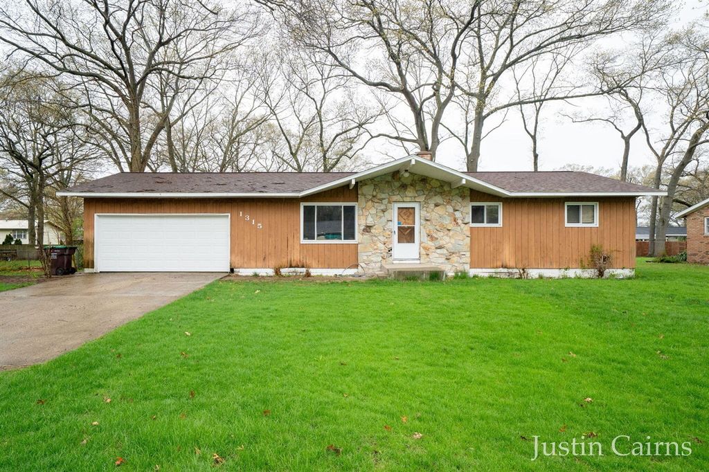 1315 Linden Street, Muskegon, MI 49445