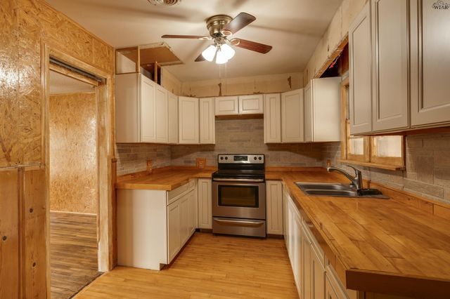 501 E RUBY AVENUE, Iowa Park, TX 76367