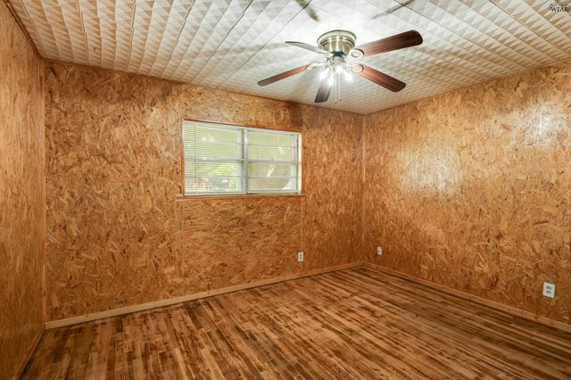 501 E RUBY AVENUE, Iowa Park, TX 76367