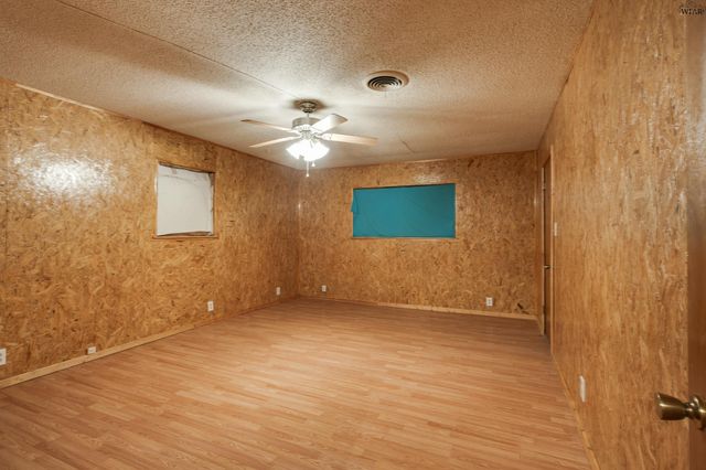 501 E RUBY AVENUE, Iowa Park, TX 76367