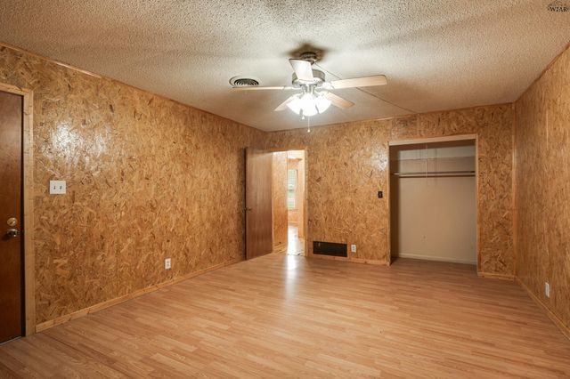 501 E RUBY AVENUE, Iowa Park, TX 76367