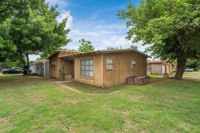 501 E RUBY AVENUE, Iowa Park, TX 76367