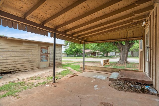 501 E RUBY AVENUE, Iowa Park, TX 76367