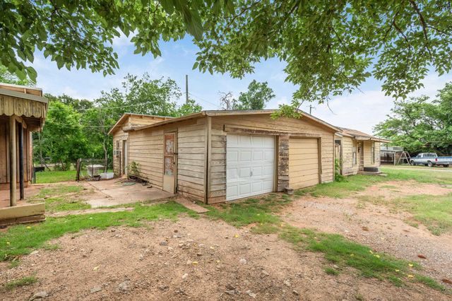 501 E RUBY AVENUE, Iowa Park, TX 76367