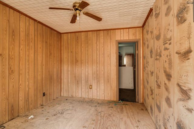 501 E RUBY AVENUE, Iowa Park, TX 76367