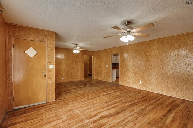 501 E RUBY AVENUE, Iowa Park, TX 76367