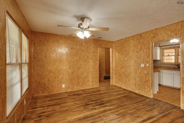 501 E RUBY AVENUE, Iowa Park, TX 76367