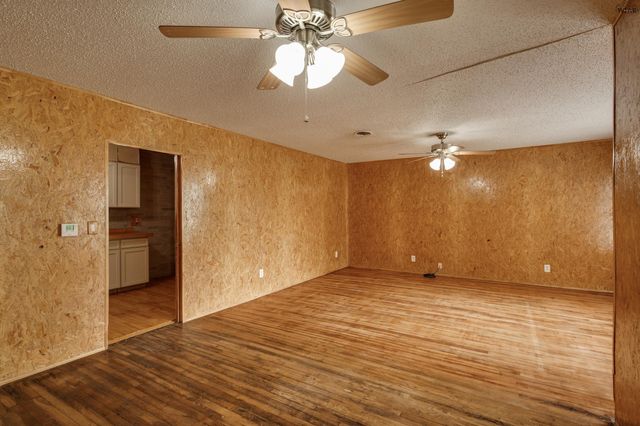 501 E RUBY AVENUE, Iowa Park, TX 76367