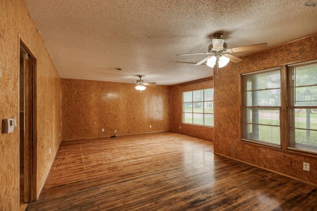 501 E RUBY AVENUE, Iowa Park, TX 76367