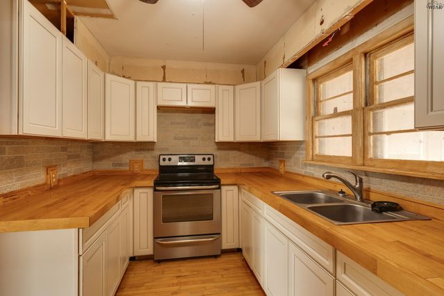 501 E RUBY AVENUE, Iowa Park, TX 76367