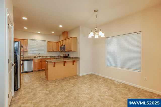 871 Mary Dr, Molalla, OR 97038